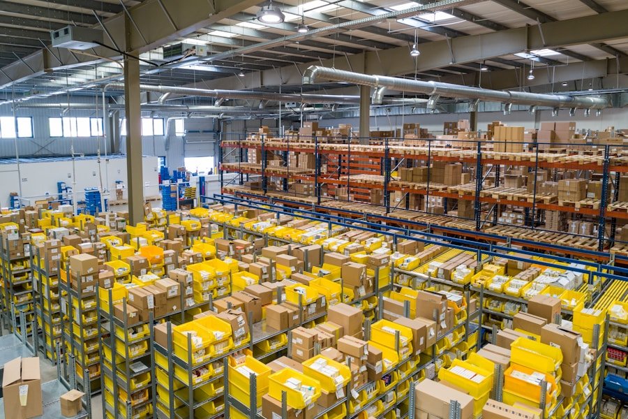 Centro de distribuição Vertex com estoque organizado
